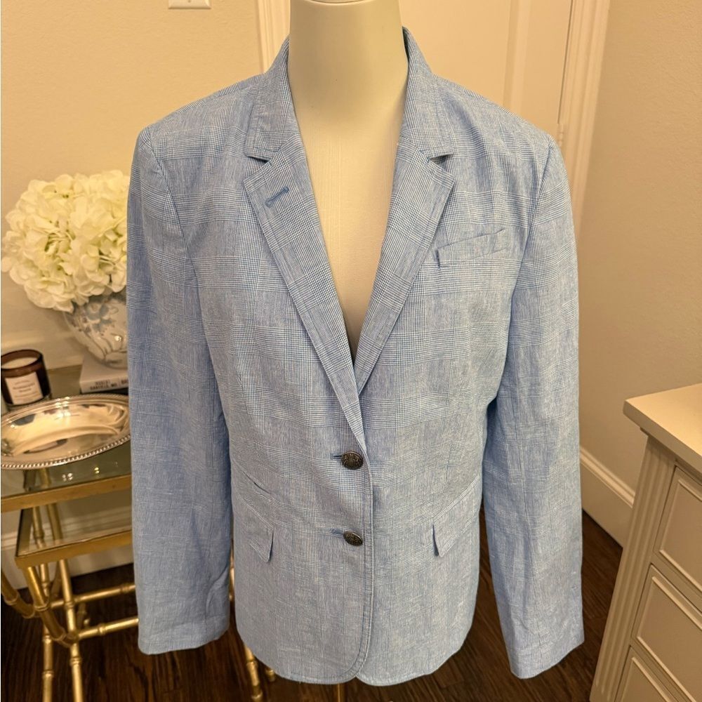 Banana Republic Blazer
AE1